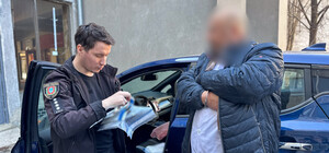 Хотел нажиться на болезни пациента: в Одессе задержали офтальмолога