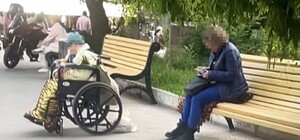 В Одесі жінка змушувала літню матір жебракувати: прокурори наполягають на суворому покаранні