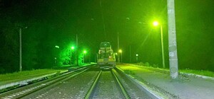 Сидела на путях: в Одессе под колесами поезда погибла женщина