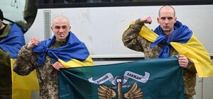 З російського полону повернули двох військових з Одещини: родини не стримували емоцій