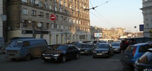 Ремонтують тепломережі: у центрі Харкова скоригували рух транспорту