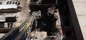 Россия атаковала многоэтажку в Днепре: погибли три человека, среди пострадавших — дети