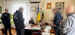 Махинации с государственной землей: в Одесском районе задержали председателя сельского совета