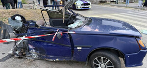 У Дніпрі ЗАЗ розірвало після ДТП, а інше авто знесло зупинку: загинула жінка