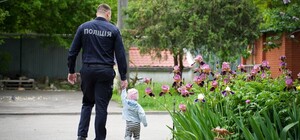 Заряд человечности: одесские правоохранители посетили специализированный дом ребенка