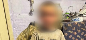 Била руками и топором: в Одесской области пьяная мать пытала пятилетнего сына