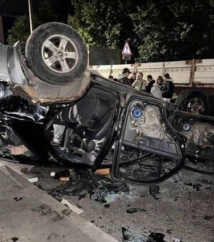 У Львові розлючений натовп перекинув автомобіль ТЦК: відео 