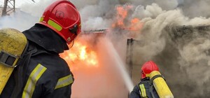 Пылали автомастерские и резервуары с маслом: россияне ночью массированно атаковали беспилотниками предприятия Одесчины