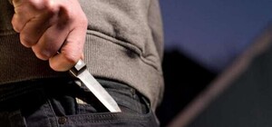 В Харькове мужчина ударил ножом сотрудника ТЦК и пытался ранить полицейского