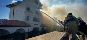 Черговий обстріл Одещини: під ударом опинилися склад для зерна і готель