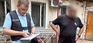 На Одещині хірурга та його спільника затримали за вимагання 5 тисяч доларів за куповану інвалідність