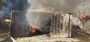 Горят гаражи и автомобили, погиб человек: последствия обстрела Одессы