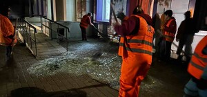 Повреждена крыша больницы и школа: детали ночной атаки на Одессу