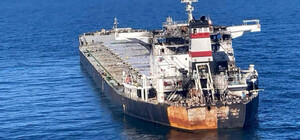 Пошкоджене обстрілом біля Одеси судно дрейфує в морі поблизу Болгарії