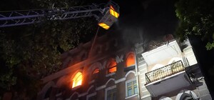 В Одессе произошел взрыв в доме: пострадали спасатели и медик