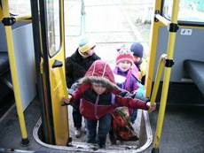 Теперь родители смогут экономить на проезде детей. Фото-vlg.aif.ru
