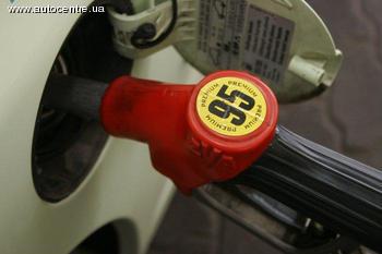 Стоимость бензина пока что  радует одесситов. Фото-autocentre.ua