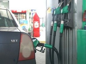 Стоимость бензина радует своей стойкостью. Фото-delfi.ua
