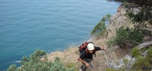 Киевлянин под Севастополем ночевал на дереве - в 200 метрах над морем