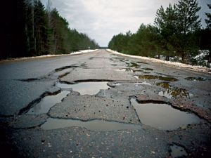 Одесские дороги все еще оставляют желать лучшего. Фото-autosia.net.ua