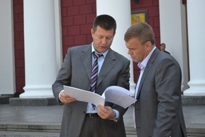 Не все одесские депутаты оказались модниками. Фото: Ирина Рудая