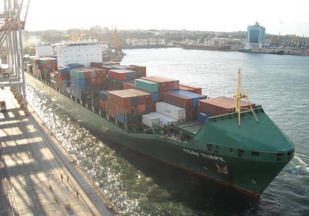 Гигантские контейнеровозы побывали в Одесском порту. Фото с сайта: delta-pilot.ua