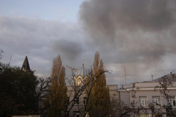 В центре Одессы снова стоит дым.
Фото - 048.ua.