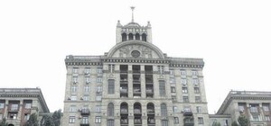 Киевлянам на Новый год предлагают стать соседями Пономарева за 4800 гривен и Верки Сердючки – за 4500