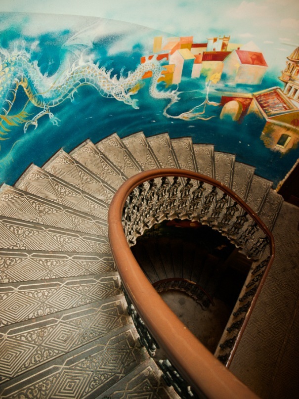 Каждая лестница в центре города является произведением архитектурного искусства.  Фото - из соц. сетей.