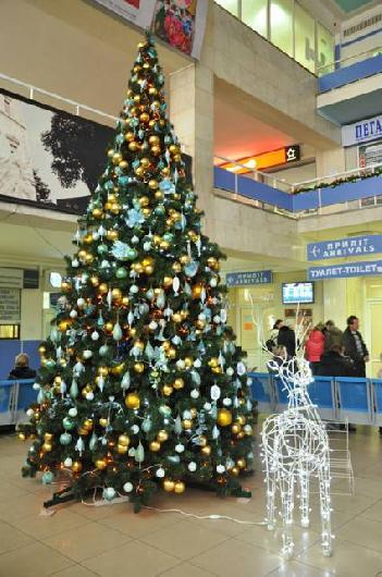 Одесситам больше всего понравилась искусственная елка в аэропорту. Фото - odessa.ua