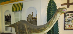 В Харькове установили гигантских рычащих роботов-динозавров