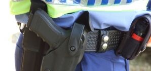 В Донецке активисты искали просрочку в супермаркете: охранники выкрутили девушкам руки и покрыли матом 