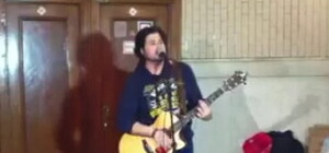 Владимир Ткаченко зарабатывает на жизнь, попрошайничая в столичном метро