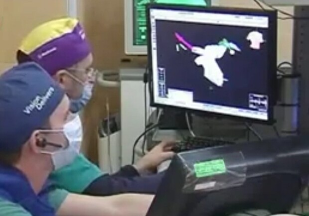 В Одессе врачи проводят уникальные операции.
Фото - Prt Sc с видео.