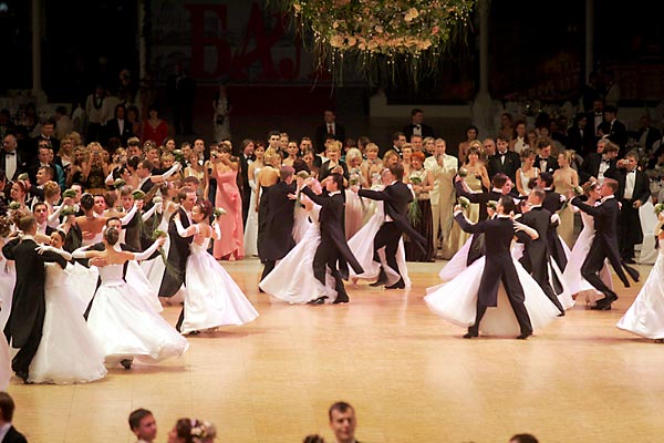 Одесситы могут побывать на настоящем балу. Фото с сайта: liveinternet.ru.