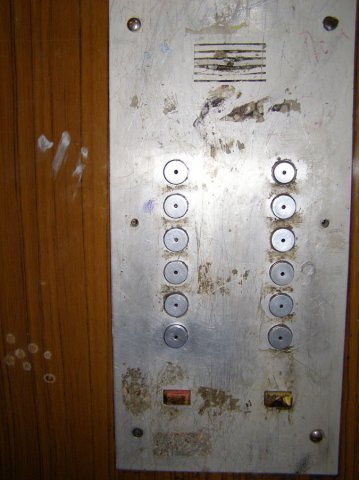 Некоторые одесские лифты лучше обходить стороной. Фото - vk.com
