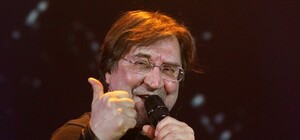 Концерт ДДТ: Шевчук стал на колени перед днепропетровцами. Фотоотчет