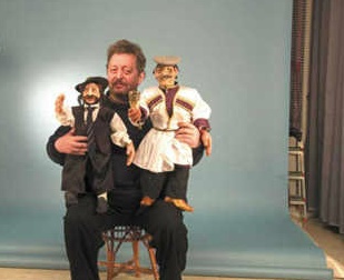 Одесский кукольник со своими творениями. Фото - artpuppets.odessa.ua