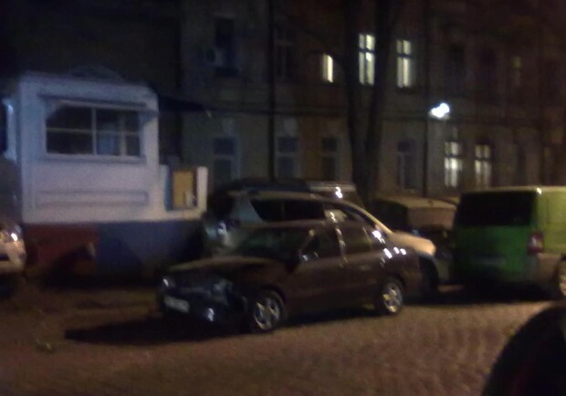 На Спиридоновской пьяный водитель устроил переполох.
Фото - forum.od.ua