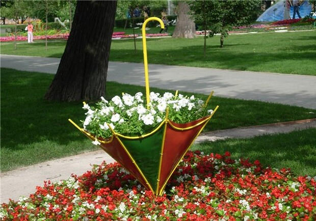 Коммунальщики обещают украсить городские клумбы цветами. Фото - liveinternet.ru