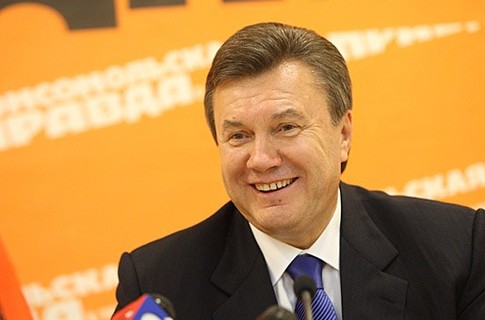 Как оказалось, Виктор Янукович умеет рассказывать анекдоты. Фото - segodnya.ua