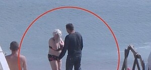 В Аркадии на пенсионерку свалился забор со стройплощадки