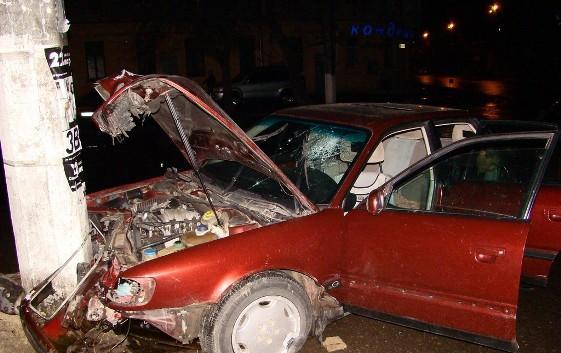 Водитель и его пассажирка получили различные травмы. Фото - timer.od.ua