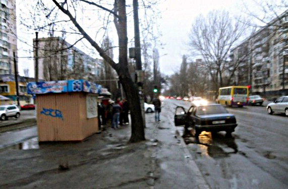 Иномарка в Одессе сбила двух человек.
Фото - dumskaya.net