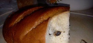 Фотофакт: в Донецке продают хлеб с ржавыми гвоздями