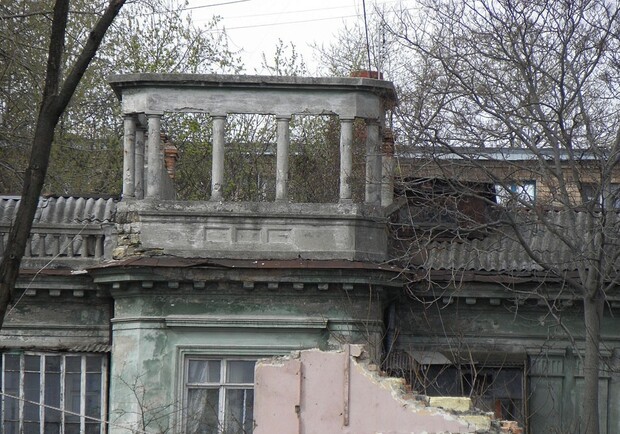 Сейчас сносят старую постройку, чтобы начать строительство жилого дома. Фото - dumskaya.net