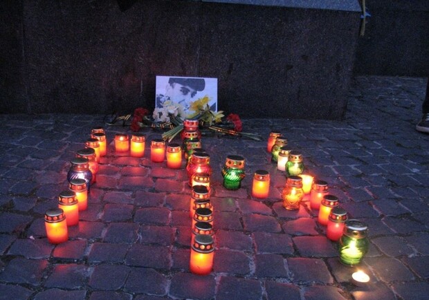 Львовяне почтили память убитого студента. Фото с сайта: gazeta.ua.