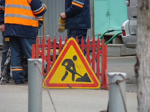 Коммунальщики будут работать на городских дорогах целый день. Фото - odessa-life.od.ua