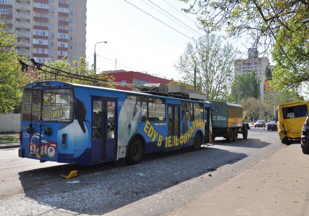 Авария создала огромную пробку. Фото: MoreMaster ("Одесский форум").