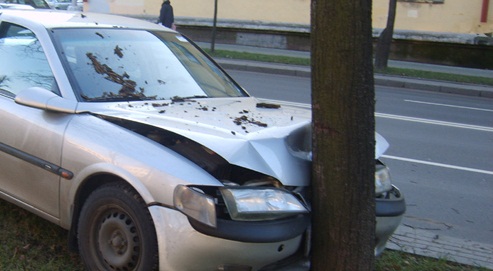 Неизвестный водитель уехал на "пострадавшем" авто. Фото с сайта: auto.onliner.by.